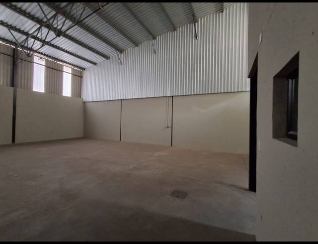 350M² WAREHOUSE TO LET IN CLEVELAND